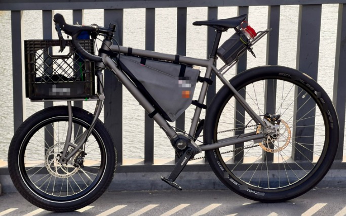 鈦合金自行車是一種采用鈦合金材料製作的自行車